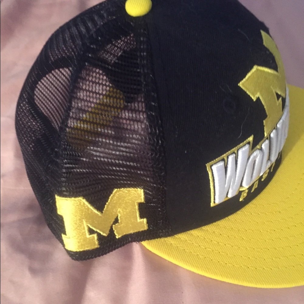 Michigan Wolverines SnapBack hat - Picture 2 of 3